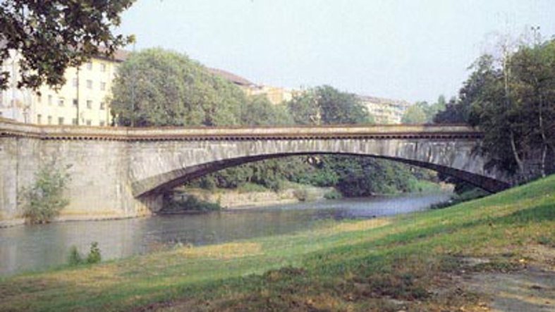 Ponte Mosca in Borgo Dora