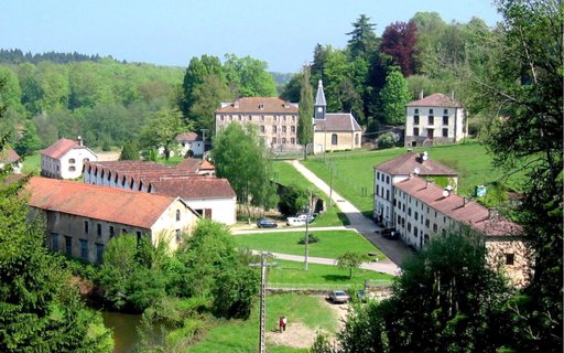 Bains-les-Bains_-_Manifacture_Royale1.jpg