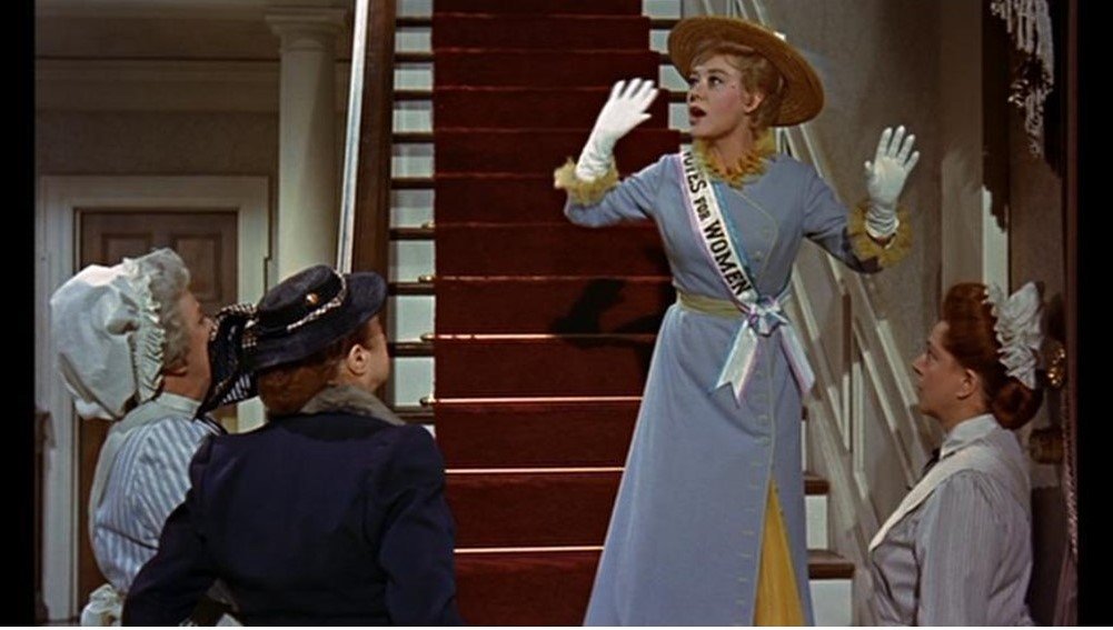 La signora Banks in una scena del film Mary Poppins