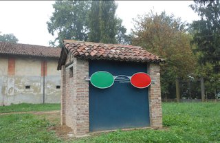 Gli occhialini di Cavour davanti alla Cascina nuova.jpg